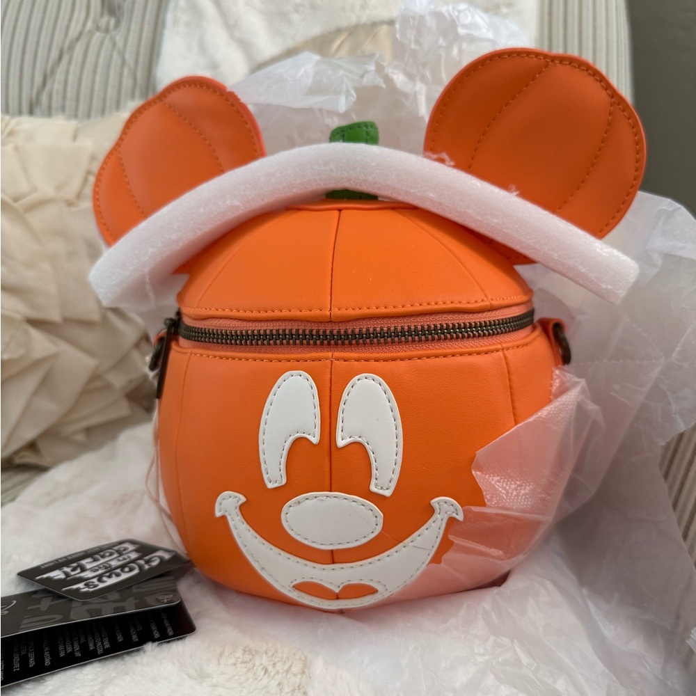 Loungefly Disney Mickey Mouse
Mick-O-Lantern Halloween
Crossbody NWT - Picture 9 of 10